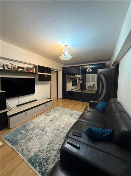 Apartament cu 3 camere decomandat în Dristor