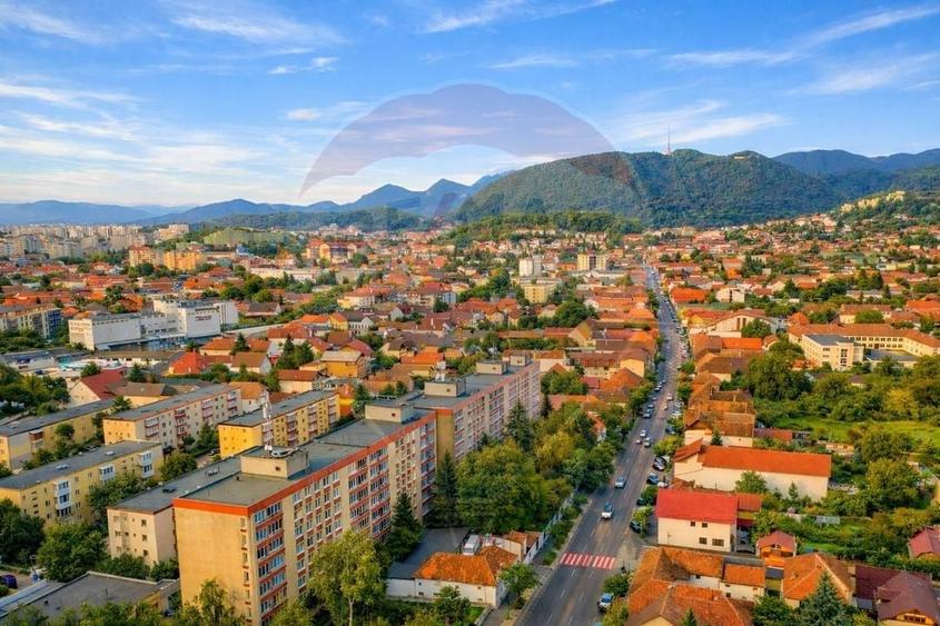 Apartament cu 3 camere decomandat, mobilat în Warthe