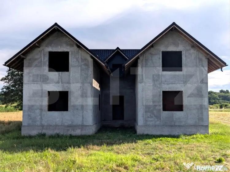 Casă cu 7 camere cu Teren 7500 Mp în Central