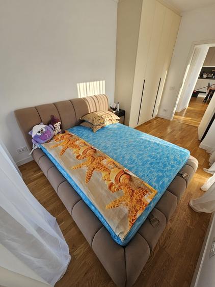 Apartament cu 3 camere decomandat în Jiului