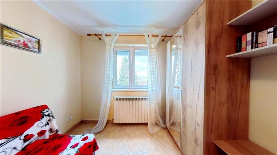 Apartament cu 3 camere decomandat, mobilat în Central