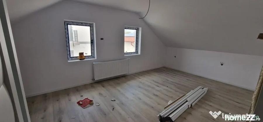 Casă cu 5 camere cu Teren 200 Mp în Lumina