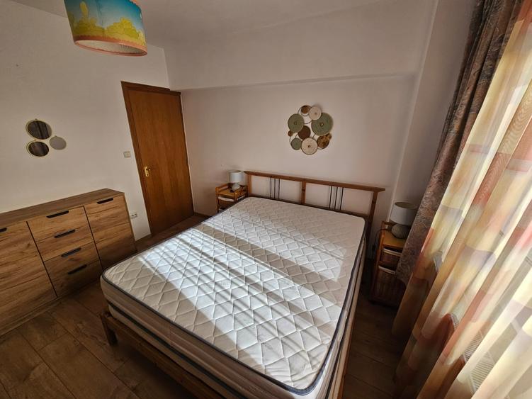 Apartament cu 4 camere semidecomandat, mobilat în Lizeanu