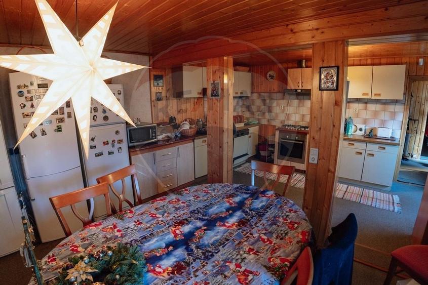 Casă individuală cu 10 camere cu Teren 803 Mp în Nord-Vest