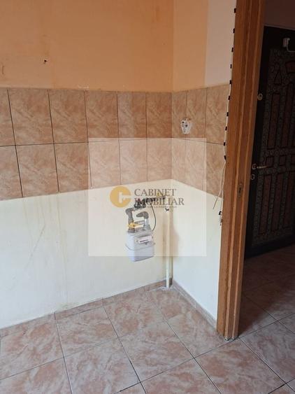 Apartament cu 3 camere semidecomandat în Gorjului