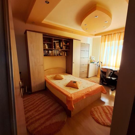 Apartament cu 3 camere decomandat, mobilat în Ultracentral