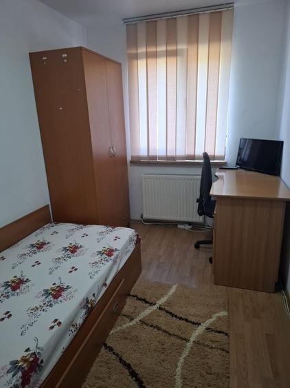 Apartament cu 3 camere semidecomandat în Central
