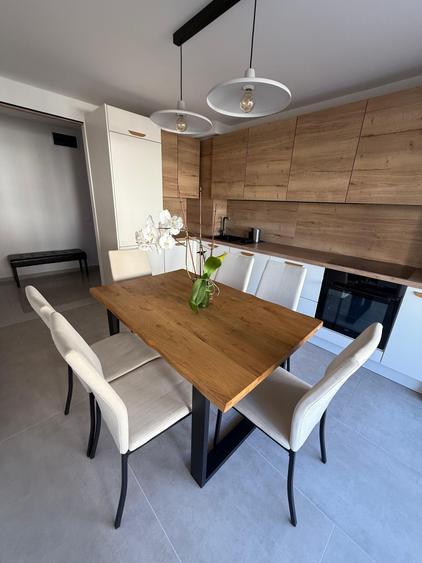 Apartament cu 3 camere decomandat în Central