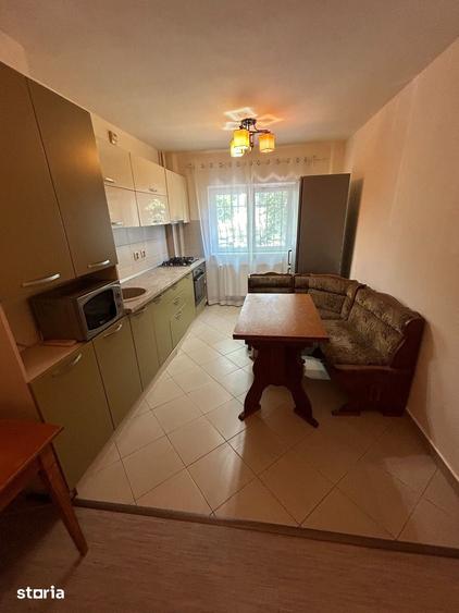 Apartament cu 3 camere semidecomandat în Șerban Vodă