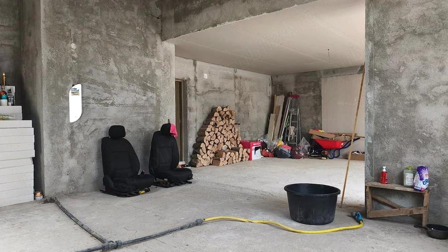 Casă cu Teren 948 Mp în Bejan