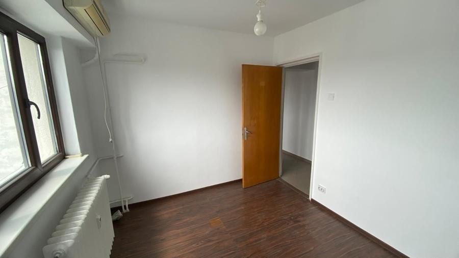 Apartament cu 4 camere decomandat în Amzei
