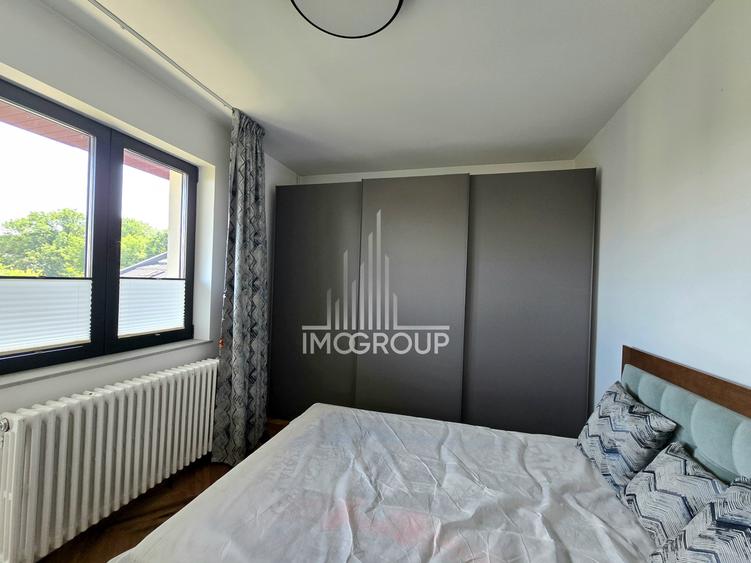 Apartament cu 4 camere semidecomandat, mobilat în Central