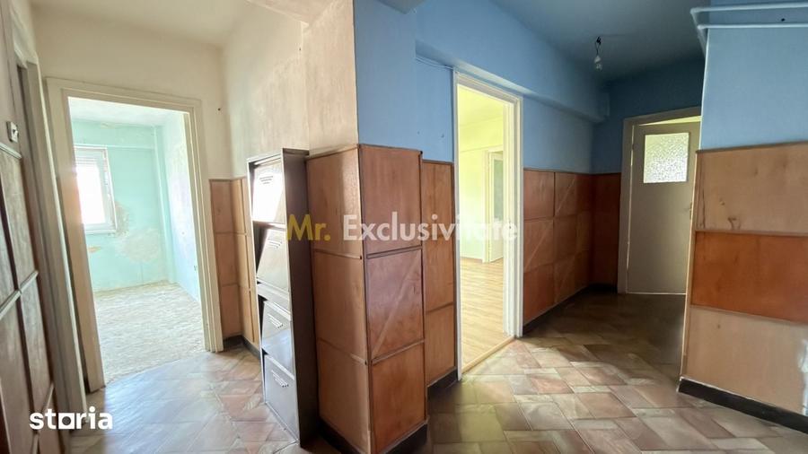 Apartament cu 4 camere semidecomandat în Central