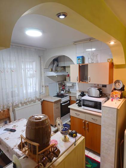 Apartament cu 2 camere semidecomandat în Ferentari