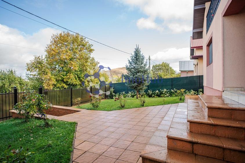 Casă individuală cu 3 camere cu Canalizare în Uricani
