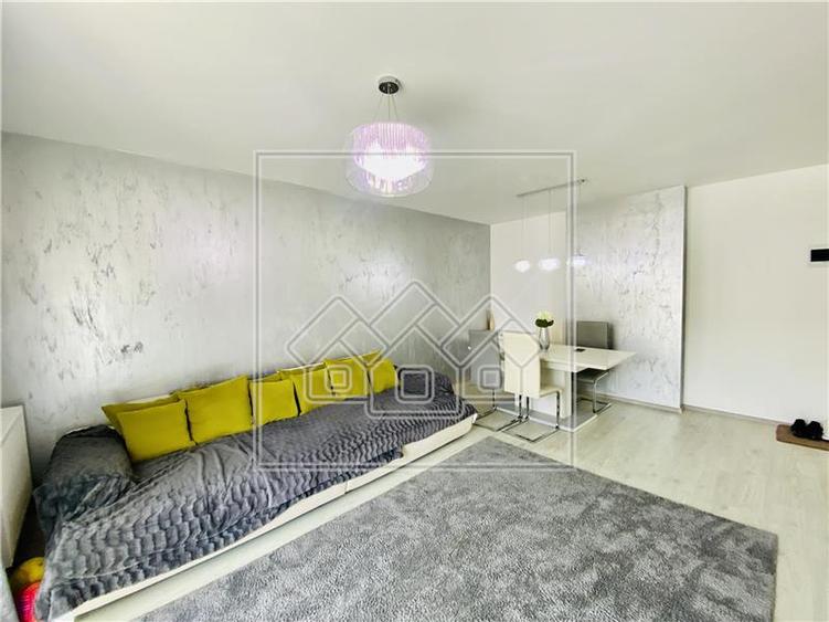 Apartament cu 3 camere decomandat în Exterior Sud