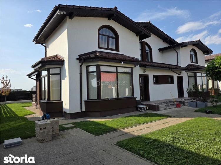 Casă cu 4 camere cu Teren 350 Mp în Central