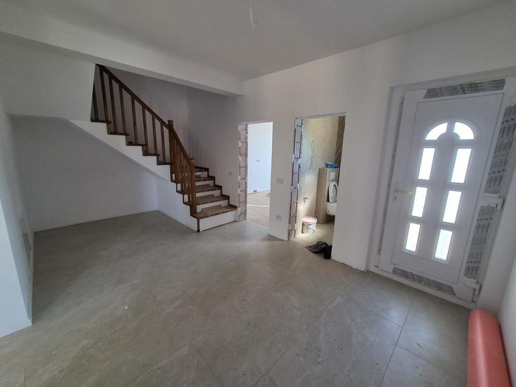 Duplex cu 4 camere cu Canalizare în Giroc