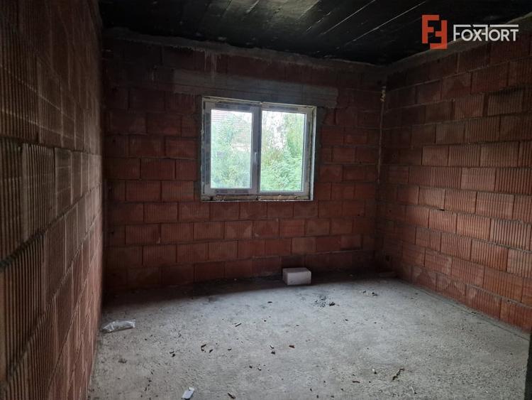 Duplex cu 3 camere cu Teren 350 Mp în Izvin