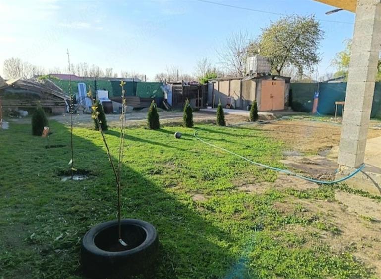 Casă individuală cu 3 camere cu Canalizare în Chiscani