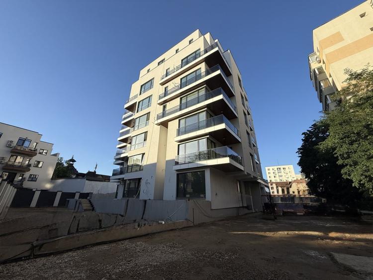 Apartament cu 3 camere decomandat în Eminescu