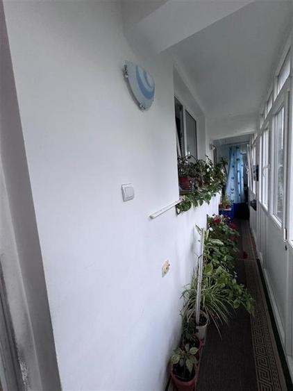 Apartament cu 3 camere decomandat în Berceni