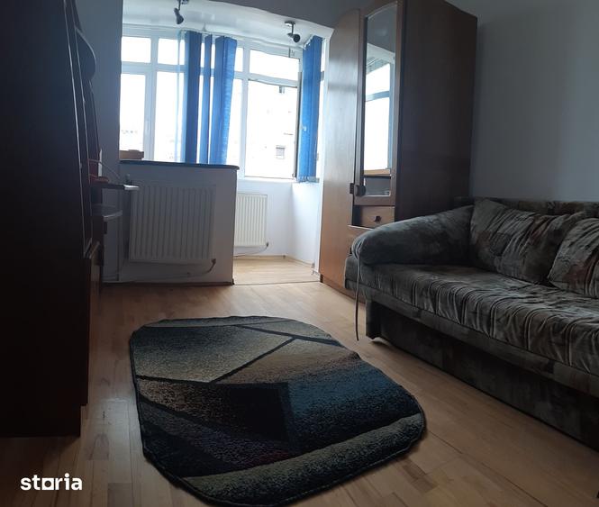 Apartament cu 3 camere decomandat în Cornișa