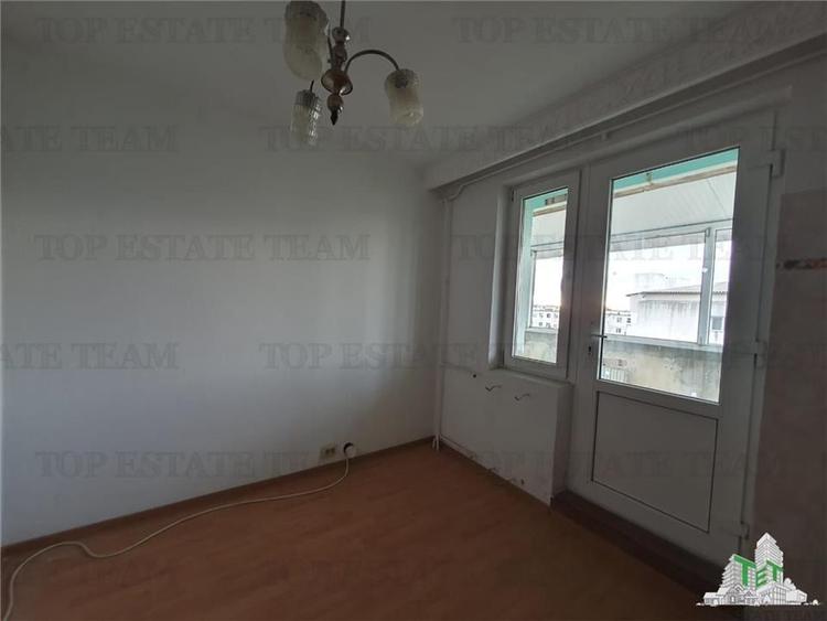 Apartament cu 5 camere decomandat, mobilat în Sud
