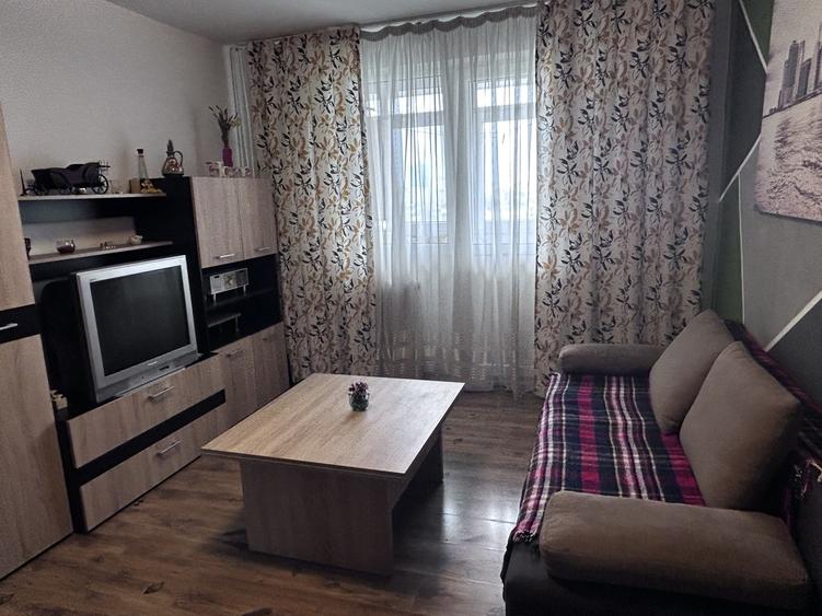 Apartament cu 2 camere decomandat în Tei