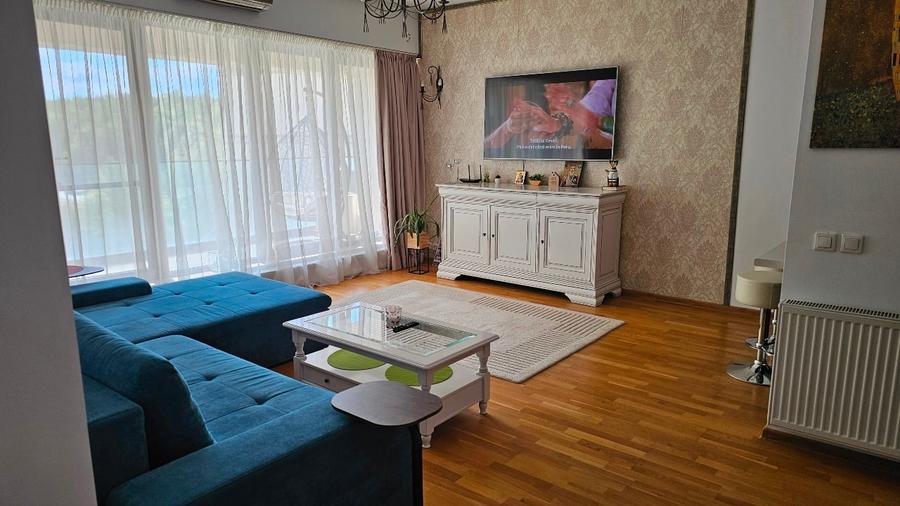 Apartament cu 3 camere, mobilat în Central