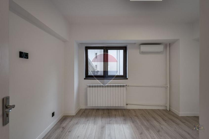 Apartament cu 4 camere decomandat în P-ța Unirii