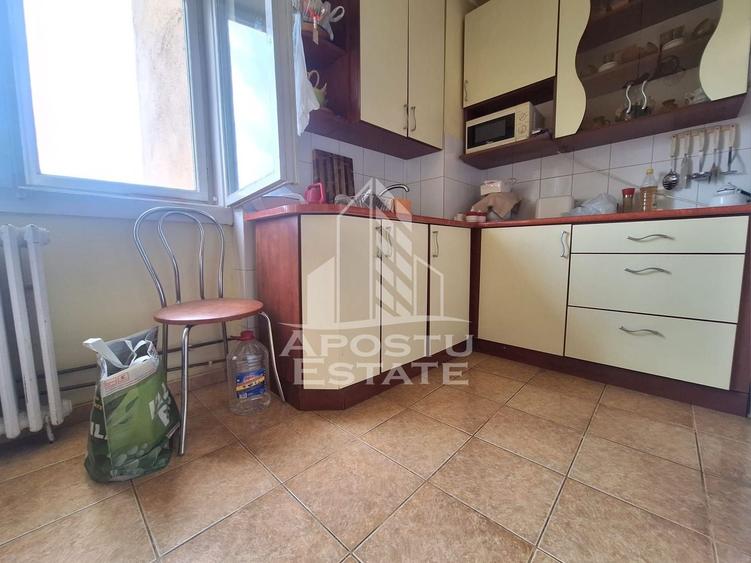 Apartament cu 4 camere decomandat în Aurel Vlaicu