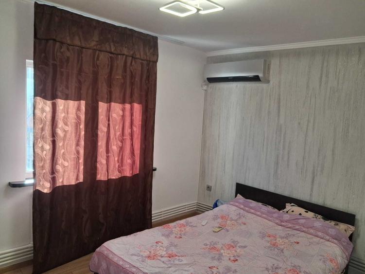 Apartament cu 3 camere semidecomandat în Craiovița Nouă