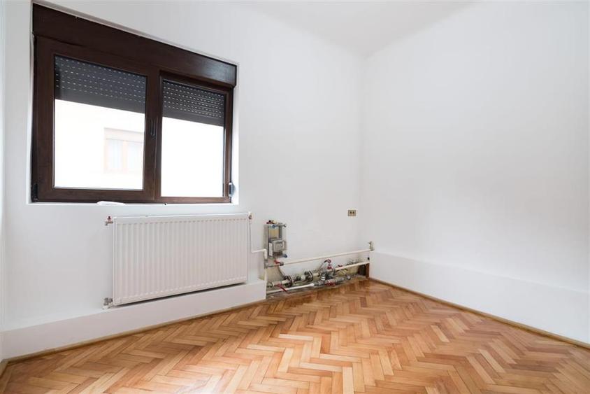 Casă cu 2 camere cu Teren 200 Mp în Central