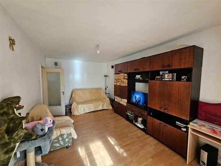 Apartament 3 camere decomandat, Racadau etaj intermediar - 2