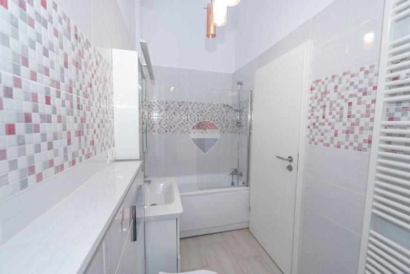 Apartament cu 5 camere decomandat, mobilat în P-ța Unirii
