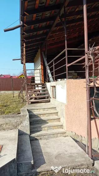 Casă cu 4 camere în Central