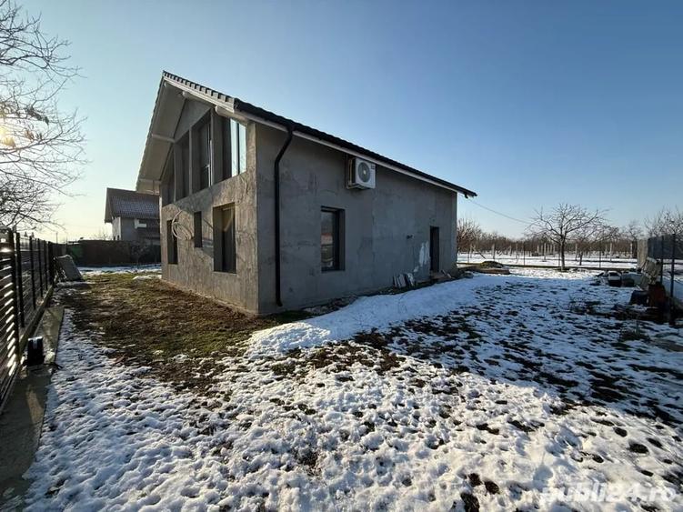 Casă cu Teren 800 Mp în Pădureni