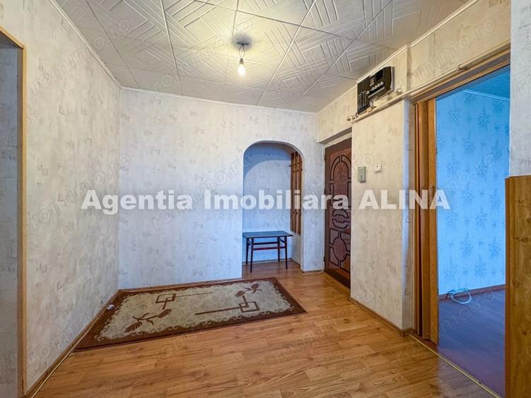 Apartament cu 3 camere decomandat în Astoria