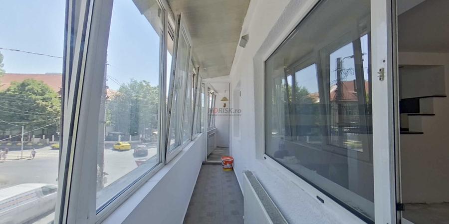 Apartament cu 3 camere semidecomandat în Lacul Tei