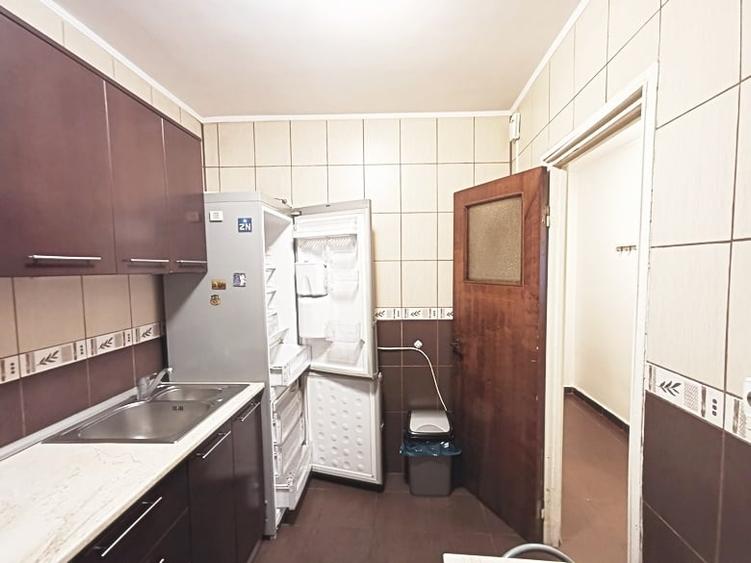 Apartament cu 3 camere decomandat în Lacul Tei
