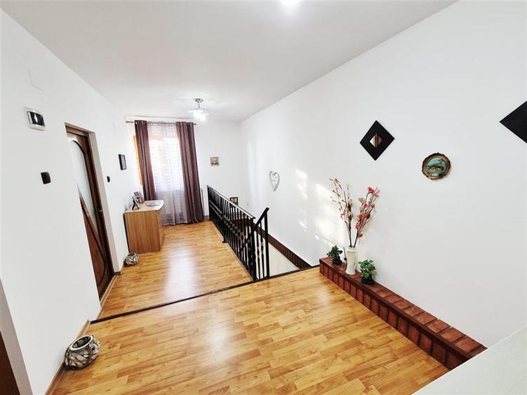 Casă cu 4 camere cu Teren 108 Mp în Tătărași