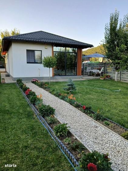 Casă cu 2 camere cu Teren 400 Mp în Ceuaș