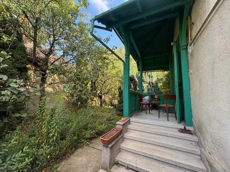 Casă cu 4 camere în Central