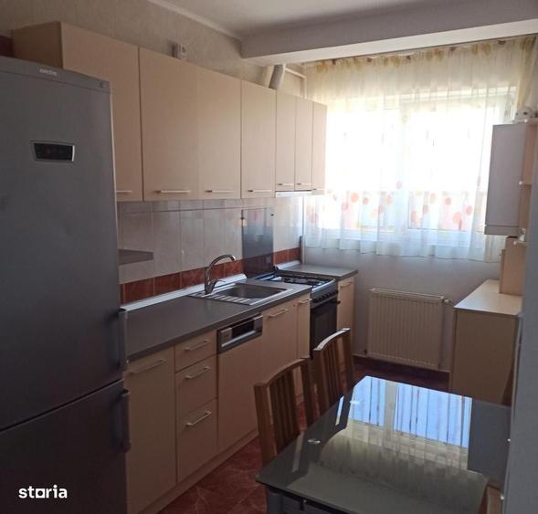 Apartament cu 3 camere semidecomandat, mobilat în Florești