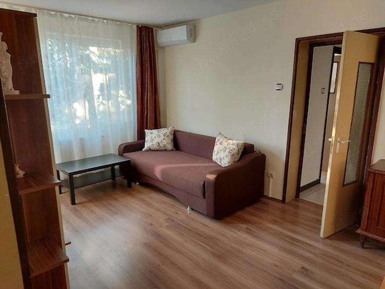 Apartament cu 3 camere semidecomandat, mobilat în Crângași