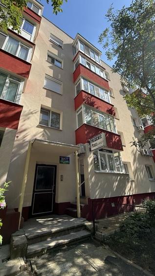 Apartament cu 3 camere decomandat în Berceni