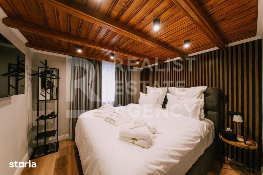 Casă cu 6 camere cu Teren 7469 Mp în Podenii Noi