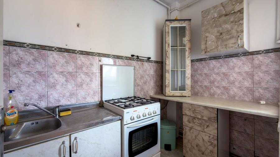Garsonieră decomandată în Sud