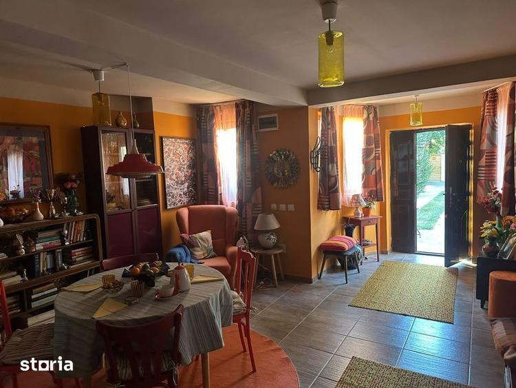 Casă cu 5 camere cu Teren 794 Mp în Sinești